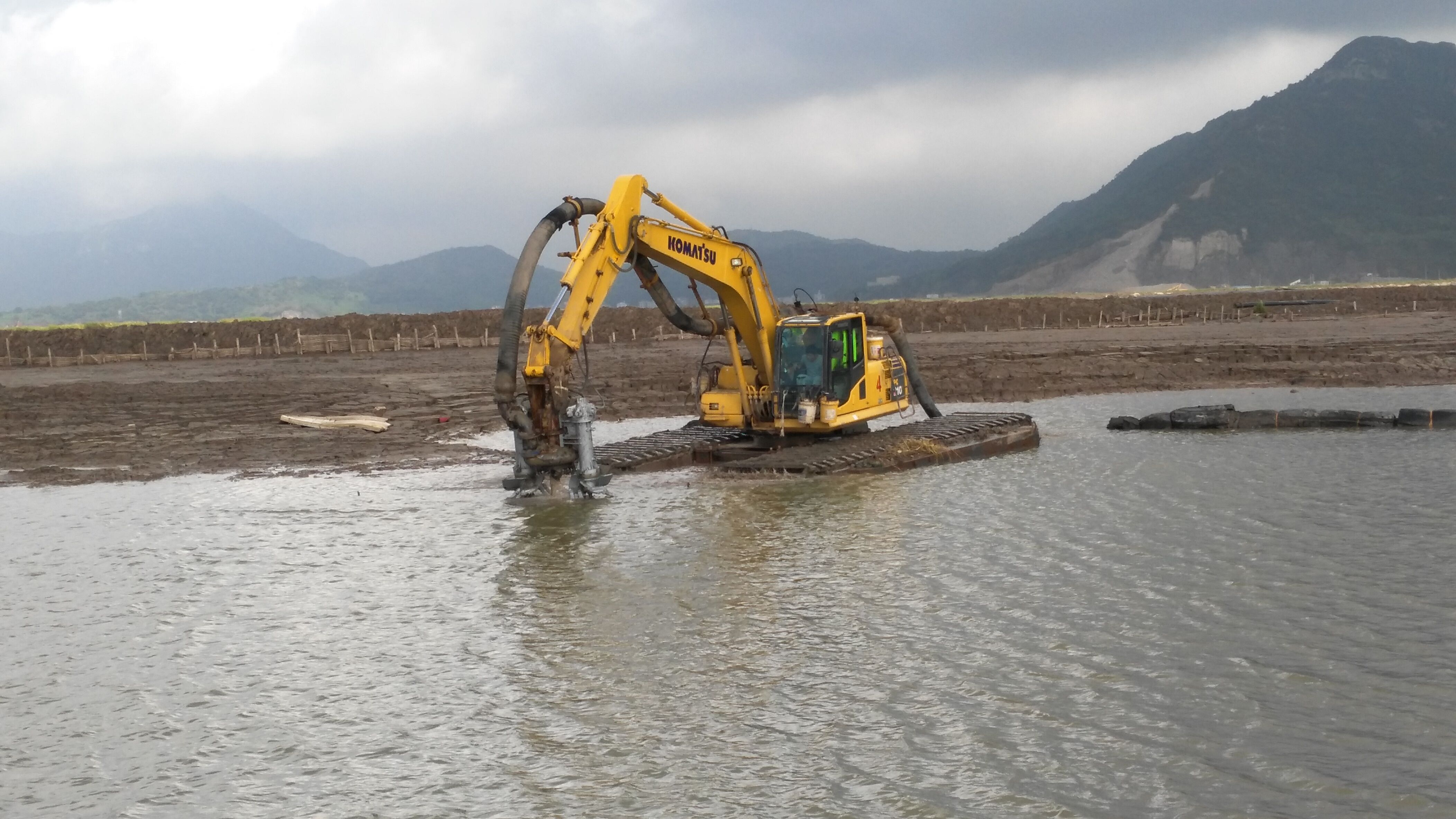 GET210配小松挖掘機加吸泥泵